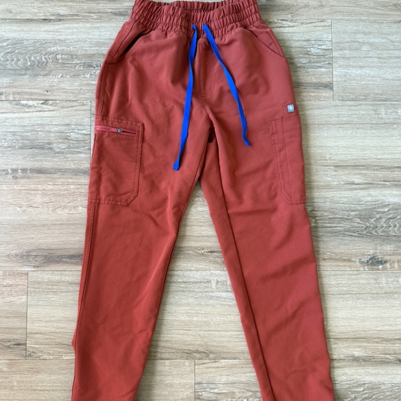 FIGS Scrub Set - Picture 3 of 4